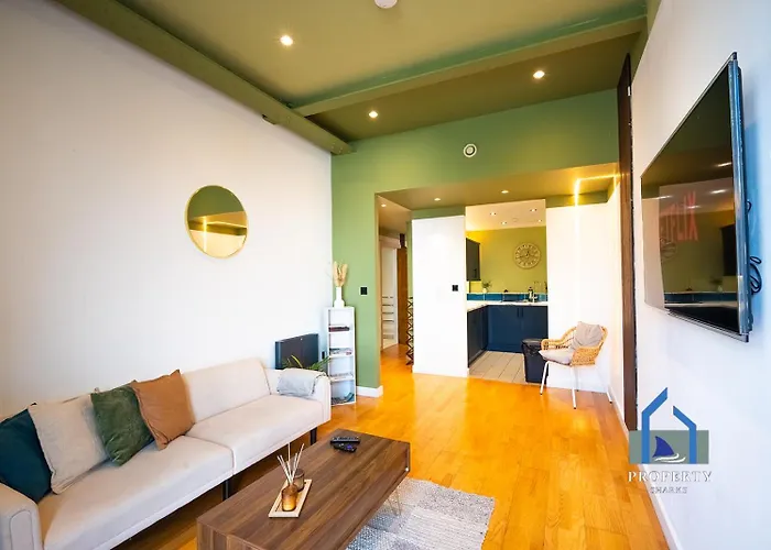 Spacious Manchester City Condo - Parking - Next To Ao Arena - Local Attraction & Transport Links